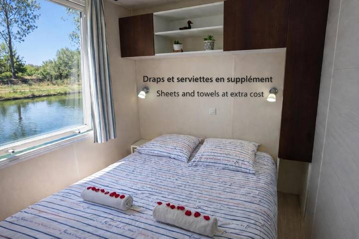 Bateau pour 6 personnes, avec jacuzzi et balcon, adapté aux familles dans Côte-d'Or - 3