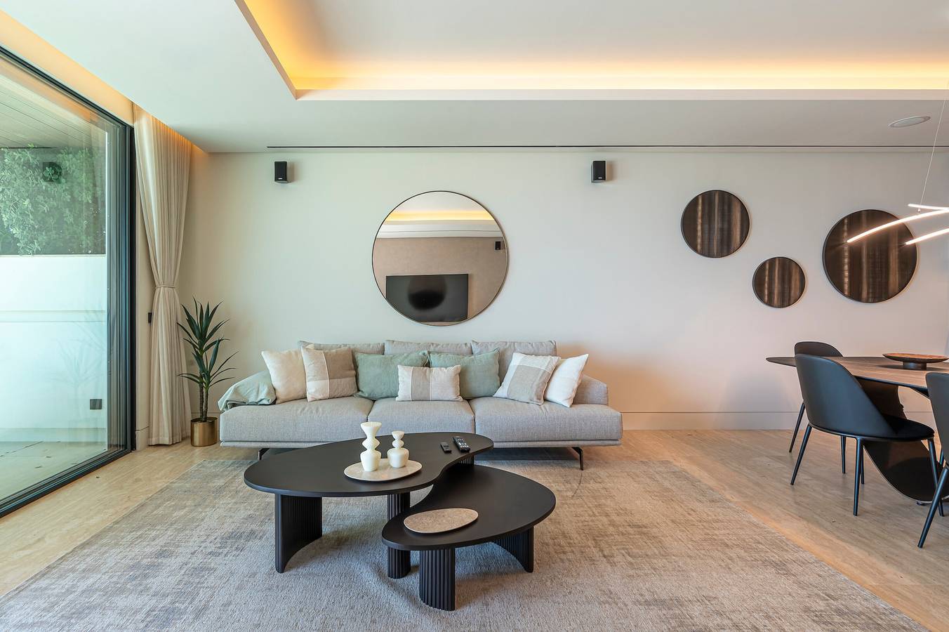 Ganze Wohnung, Ferienwohnung 'Luxury Front Line Beach' mit Meerblick, Wi-Fi und Klimaanlage in Puerto Deportivo de Estepona, Estepona
