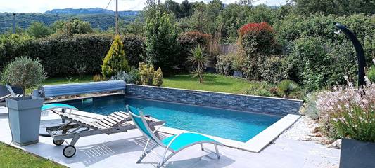 Chambre d’hôte pour 2 personnes, avec piscine et jacuzzi ainsi que sauna et jardin à Nans-les-Pins