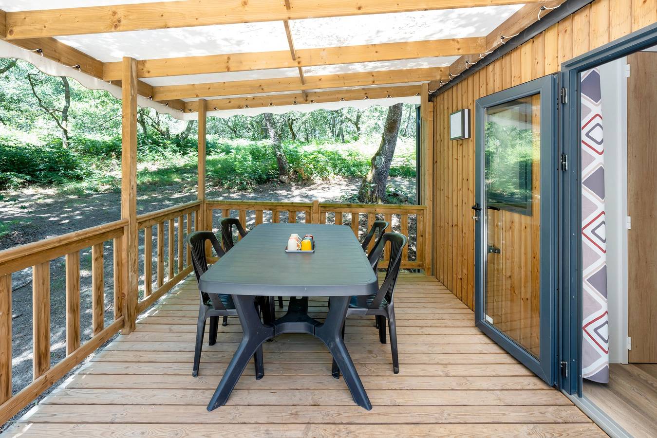 Mobile Home 'Mobilhome Confort 4 Personnes 63' with Private Terrace, Private Garden and Wi-Fi in Bretagne-d'Armagnac, Gers