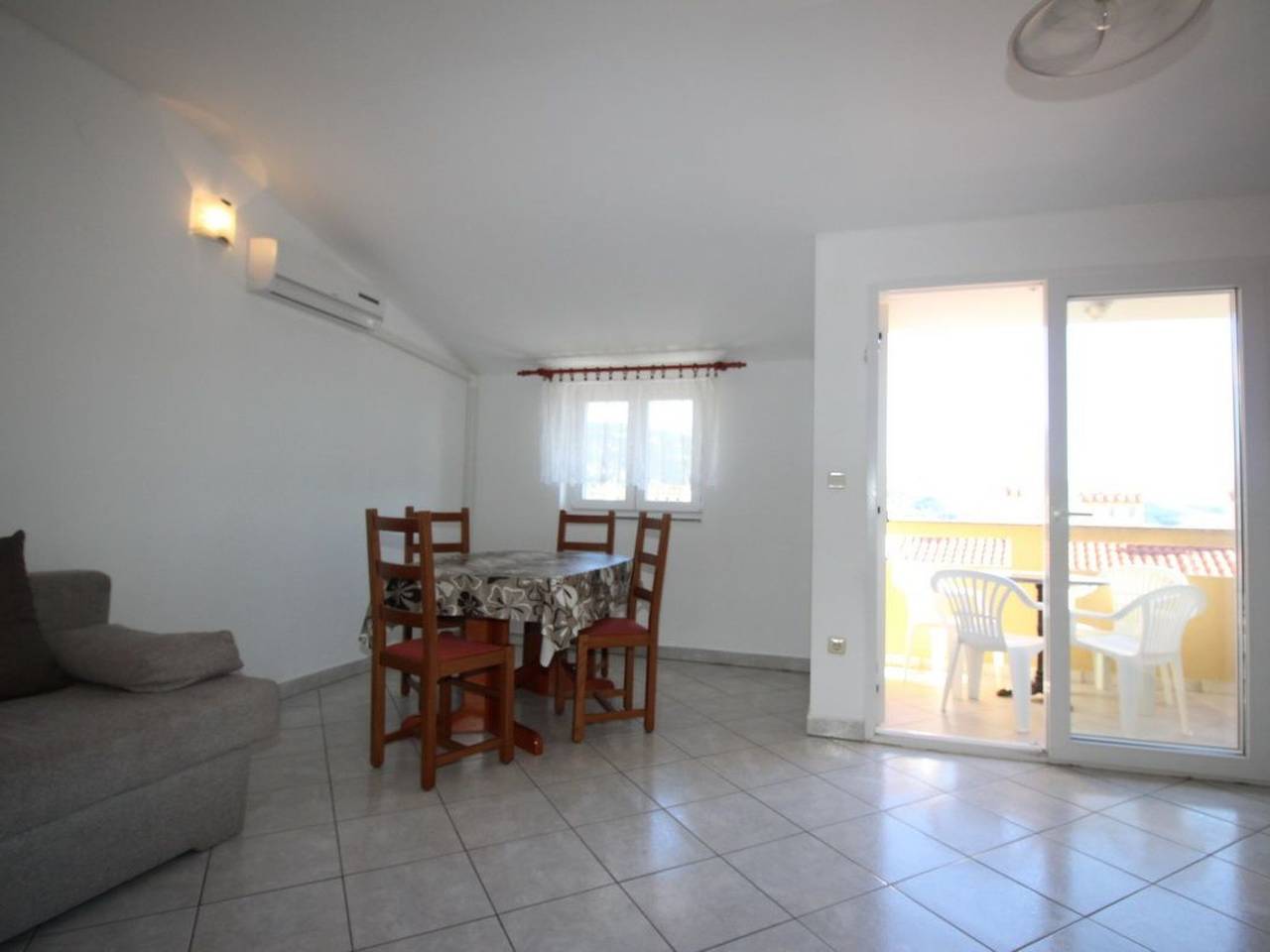 Appartement entier, Wohnung in Baška mit Eigenem Balkon in Zarok, Baška