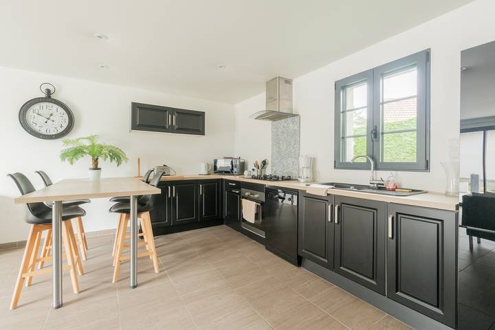 Holiday Home 'Le T'chot Pierre 2' with Lake View, Private Terrace and Wi-Fi in Saint-Quentin-en-Tourmont, Abbeville region