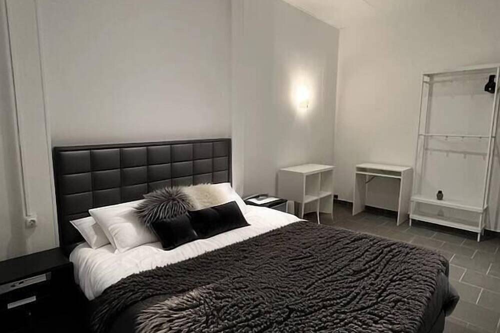 Geheel appartement, Rive Gauche B center - train station - airport in Charleroi, Henegouwen