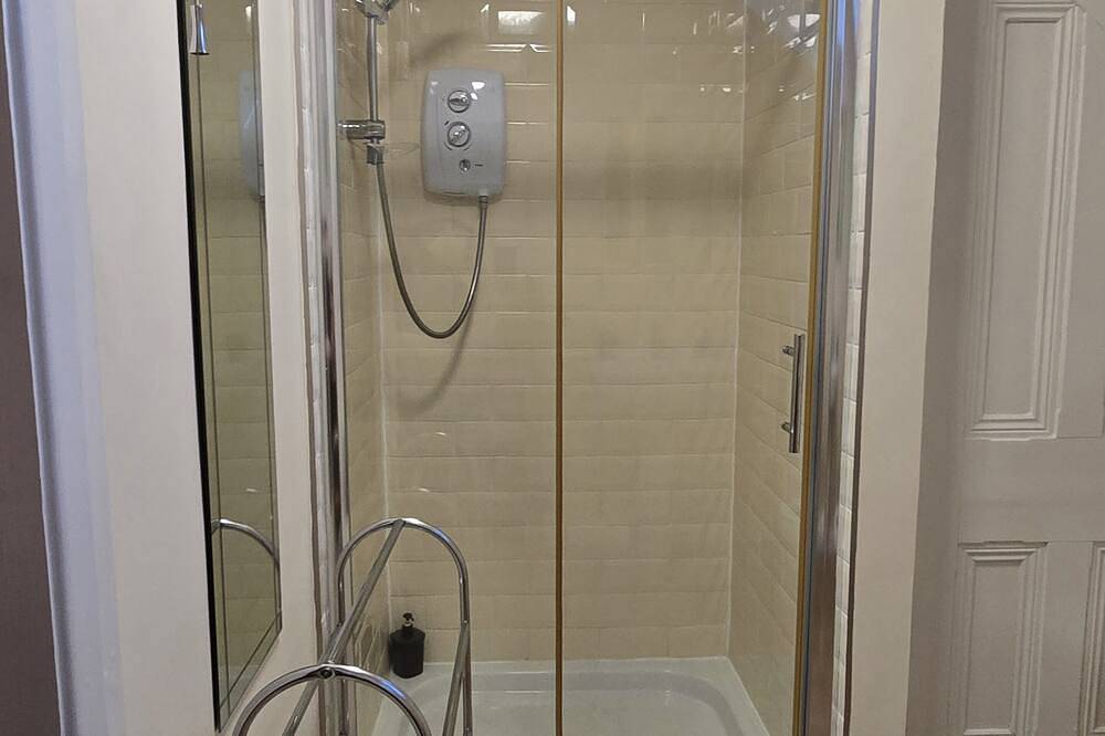 Ganze Wohnung, Apartment-Balkon-Ensuite in Carrickfergus, Grafschaft Antrim