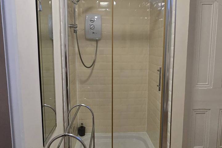 Ganze Wohnung, Apartment-Balkon-Ensuite in Carrickfergus, Grafschaft Antrim