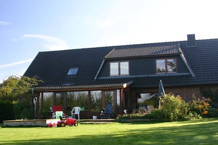 Ferienwohnung für 5 Personen, mit Garten und Sauna in Sieverstedt