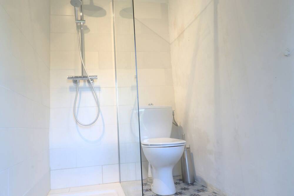 Beautifully renovated Artist’s farmhouse in Provence, large heated pool & sauna in Roussillon, Parc naturel régional du Luberon