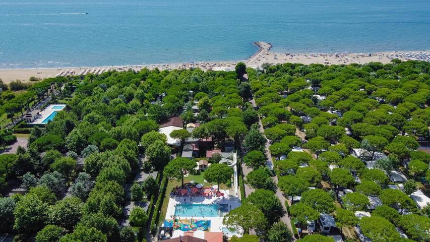 Camping für 4 Personen, mit Terrasse und Garten sowie Kinderpool und Pool in Cavallino