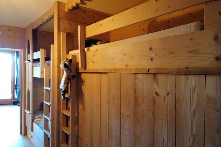 Entire apartment, Spacious mountain studio, valley view balcony, central location, near slopes in Pra-Loup, Uvernet-Fours
