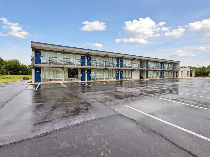 Entire apartment, 2 Queen Beds|Non-Smoking in Greeneville, Blue Ridge Mountains