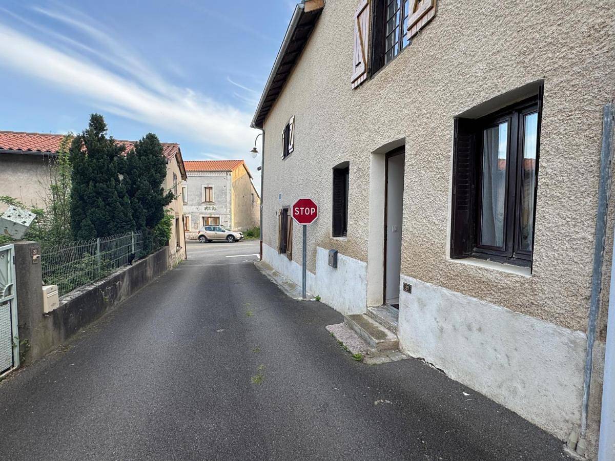 Appartement entier, Studio Soleil in Cleppé, Montbrison