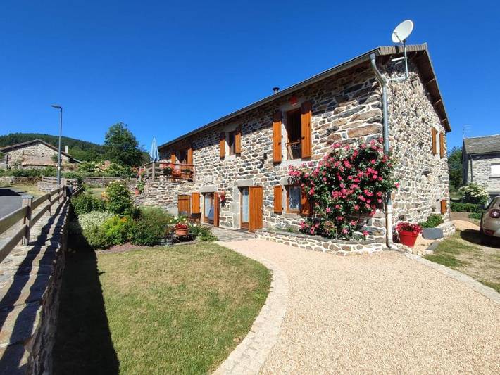 Gîte pour 4 personnes, avec Terrasse ainsi que Jardin et Vue à Araules