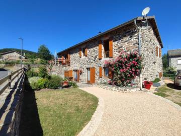 Gîte pour 4 personnes, avec jardin et vue à Araules