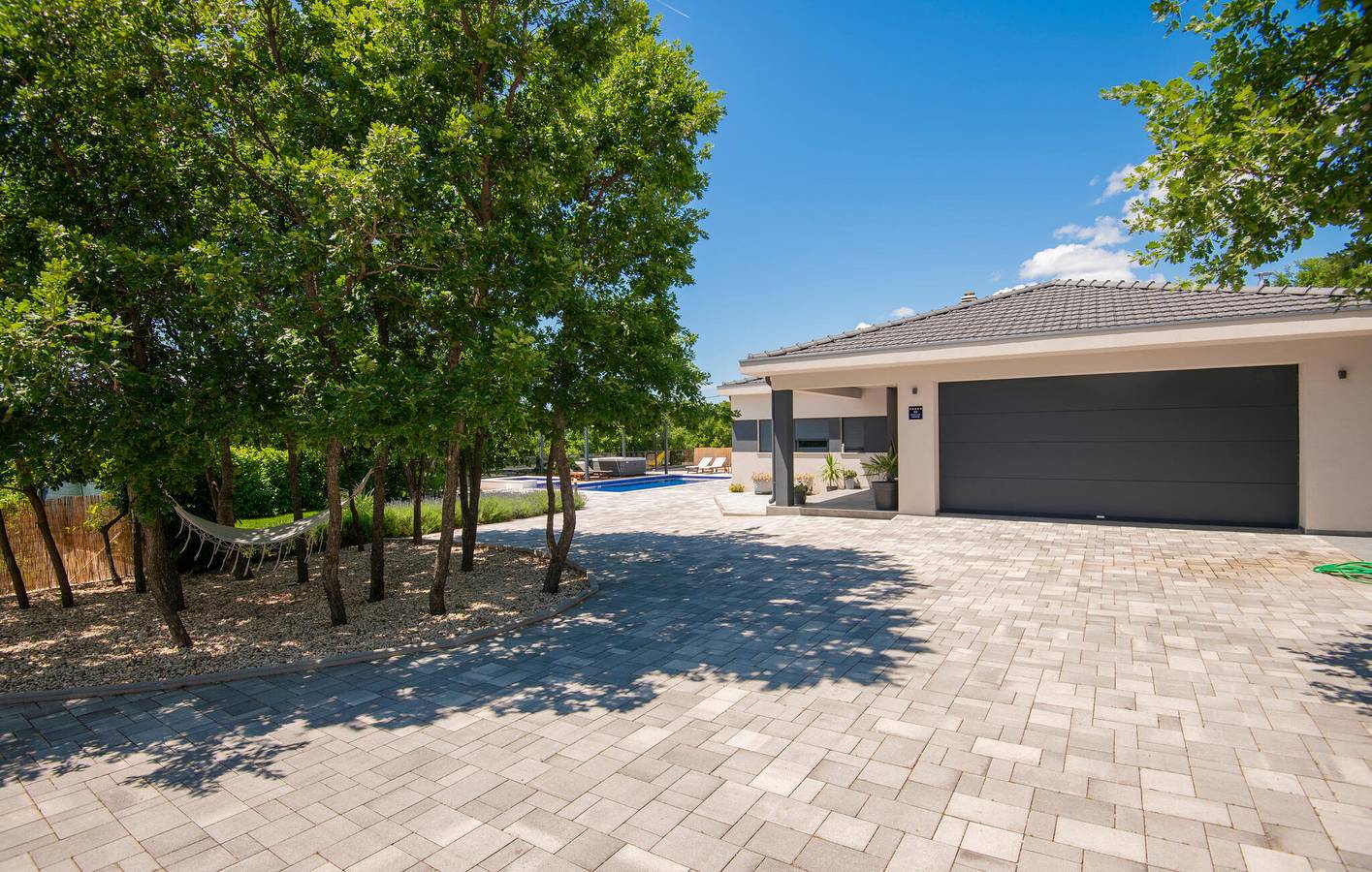 Reizende 1-Zimmer-Wohnung mit Pool und Terrasse in der Nähe der Sehenswürdigkeiten von Imotski in Imotski, Makarska Riviera