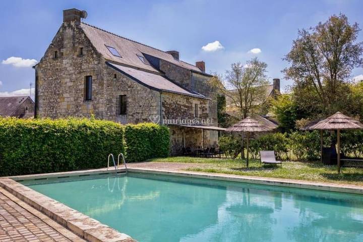 Location de vacances pour 14 personnes, avec vue et jardin ainsi que piscine et terrasse dans Brissac-Loire-Aubance - 4