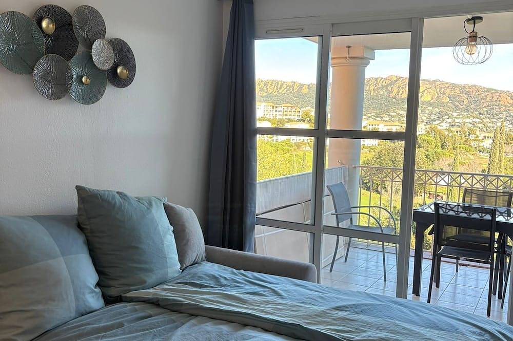Frisch renoviertes Apartment in traumhafter Lage in Le Dramont, Saint-Raphaël
