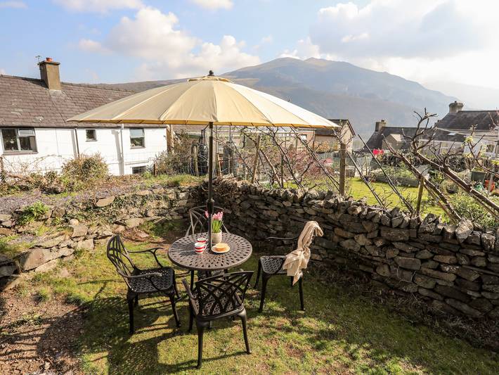 9 Ty Du Road in Llanberis, Llyn Padarn
