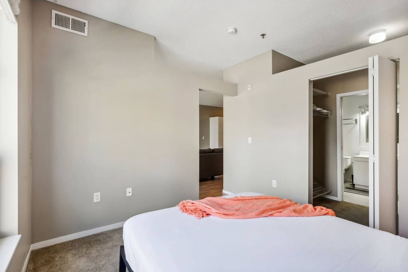 Entire apartment, Cozysuites Mill District pool gym 11 in Minneapolis, Twin Cities