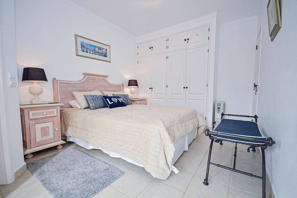 Beautiful 2 Bedroom Villa with Pool on Oasis Parque, Alvor in Portimão, Faro District