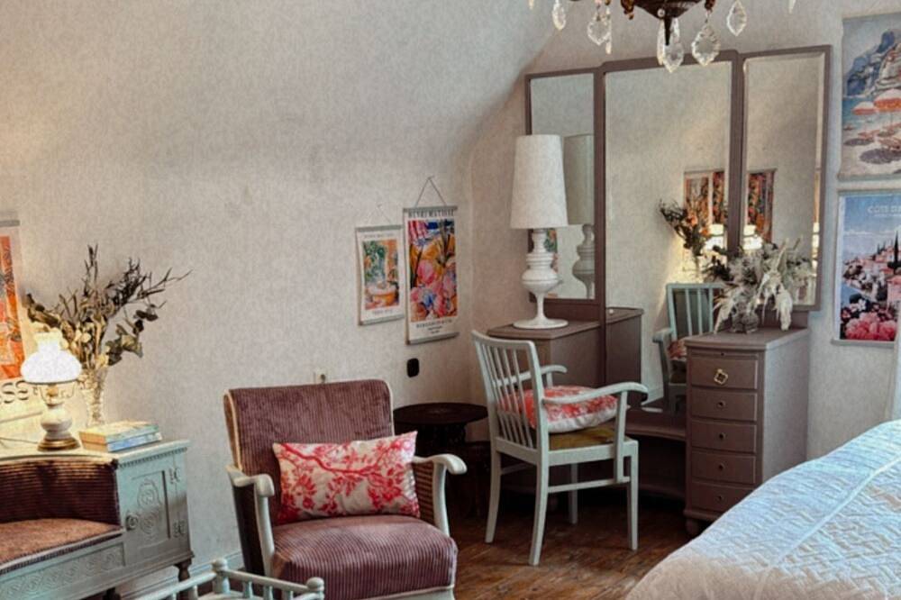 Französisches Landhaus am Rhein, mit großem Hof und Parkplätzen, Tierfreundlich in Trebur, Rheingau