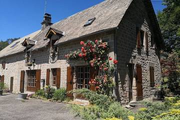 Gîte pour 15 personnes, avec jardin à Eyrein