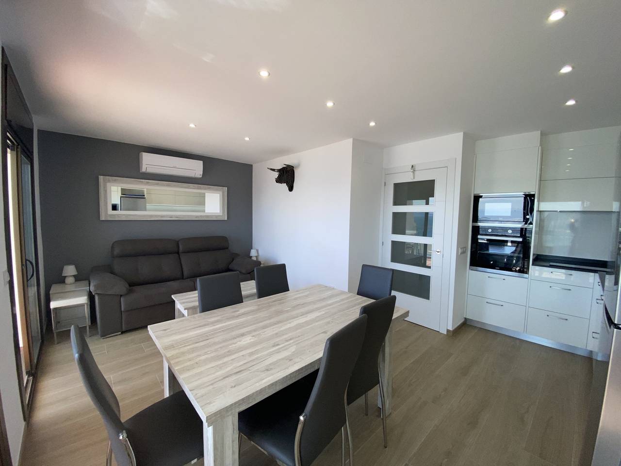 Appartement entier, Appartement de vacances pour 4 personnes avec balcon in Santa Margarida, Roses