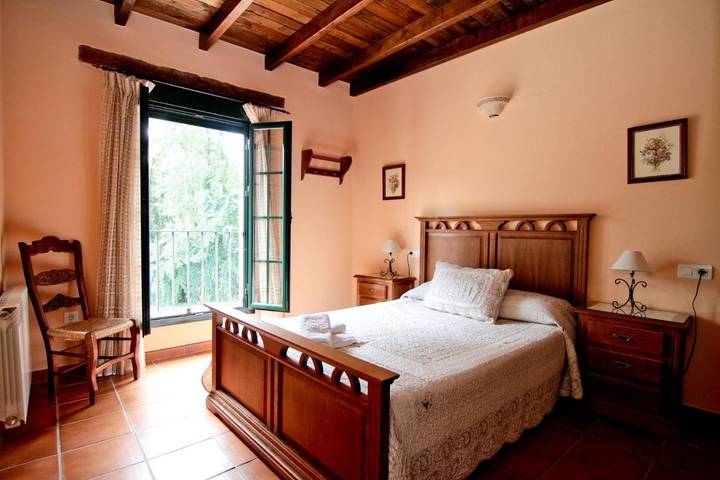 Apartamento para 12 personas, con Balcón y Terraza además de Jardín y Piscina en Galaroza