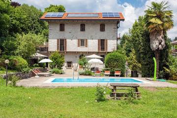 Ferienwohnung für 3 Personen, mit Pool und Garten sowie Balkon, mit Haustier am Ortasee