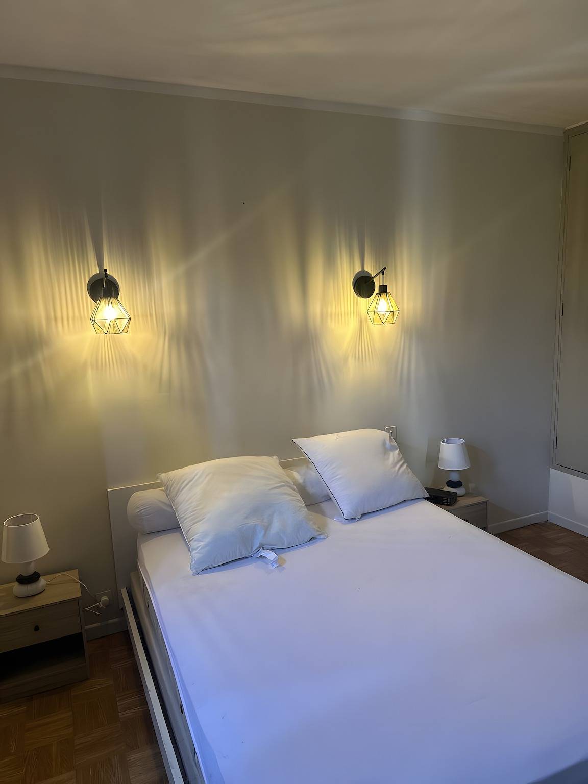 Holiday Home “La Maison De Campagne” with Mountain View, Private Terrace & Garden in Salles-Curan, Aveyron