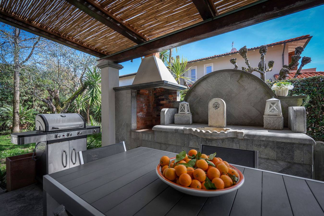Villa Le Fontanelle In Forte Dei Marmi With Ac in Forte dei Marmi, Italienische Riviera
