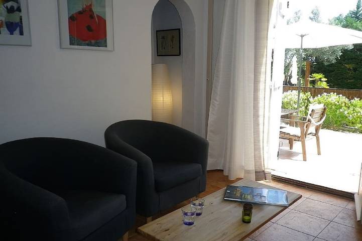 Gîte pour 2 personnes, avec terrasse et jardin à Le Luc - 3