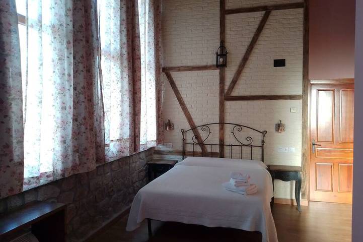 Rural House for Large Groups in Sierra de Gata, Cáceres, Extremadura in Cadalso, Sierra de Gata