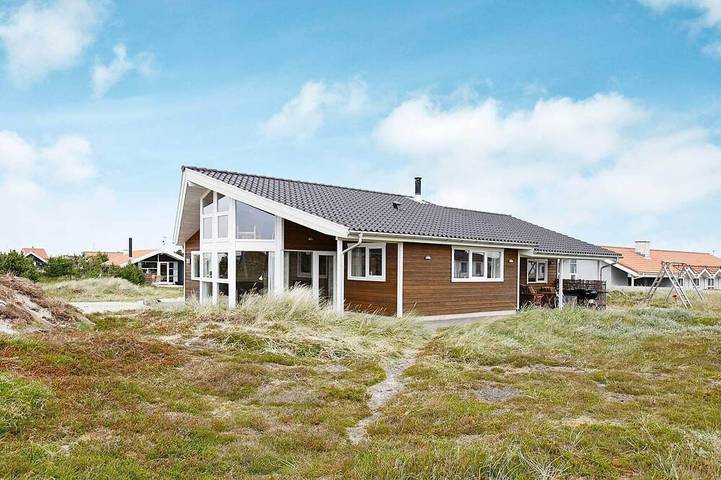Ferienhaus für 10 Personen, mit Whirlpool und Terrasse sowie Sauna in Klitmøller