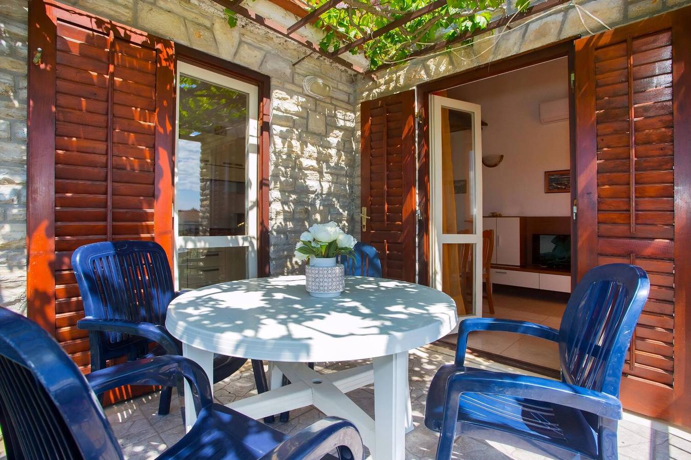 Ganze Wohnung, Apartments Ana in Maslinica, Solta