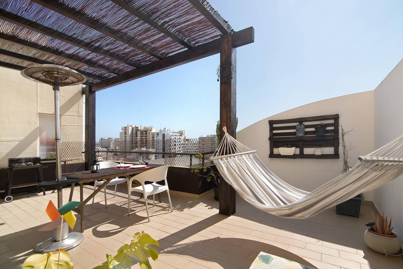 Appartamento intero, Appartamento "Sunset House Algarve" con terrazza privata e Wi-Fi in São Pedro, Faro Portogallo