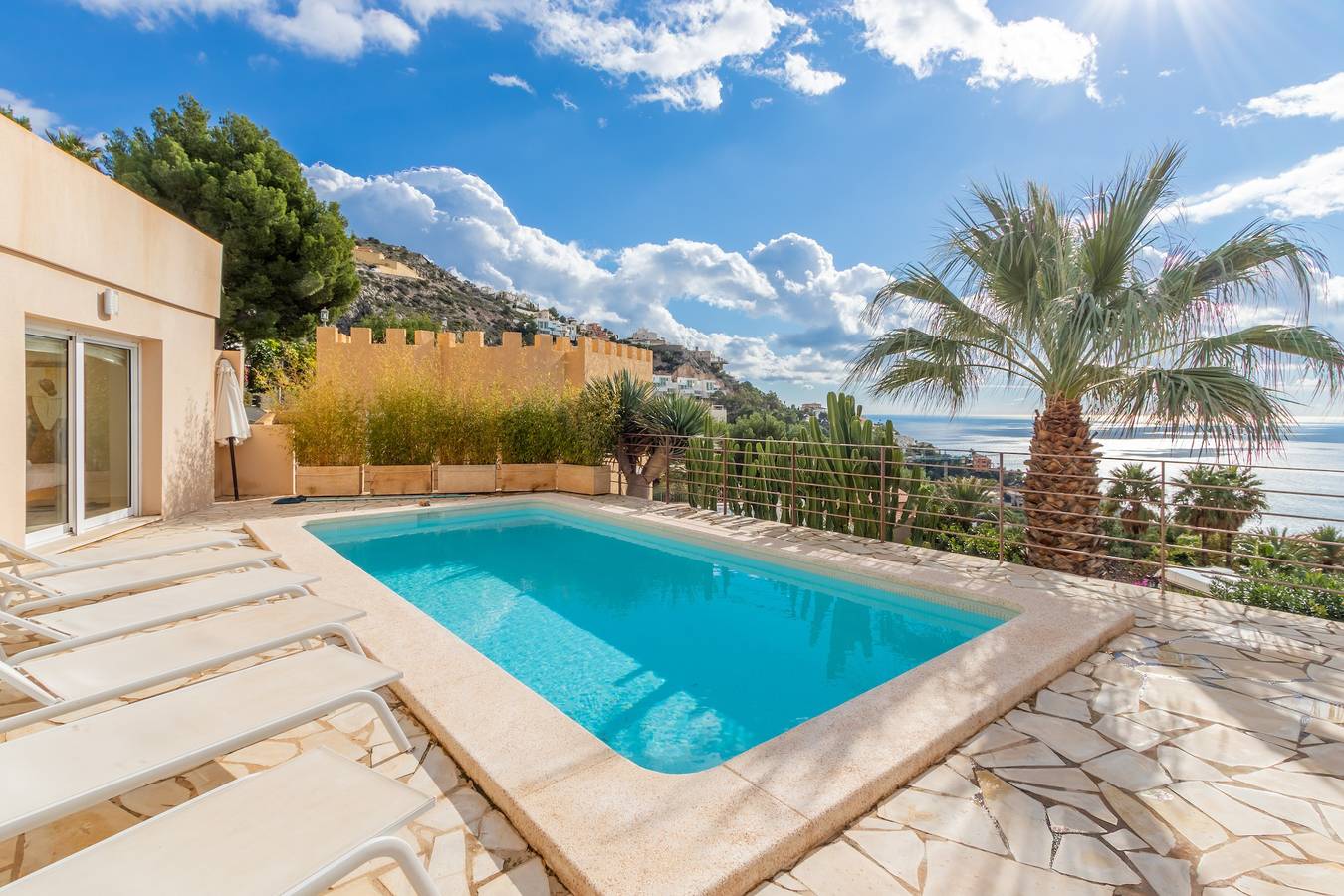 Villa "Altea Hills Villa Noruega" con vistas a la montaña, piscina, Wi-Fi, jardín y terraza in Altea Hills, Altea