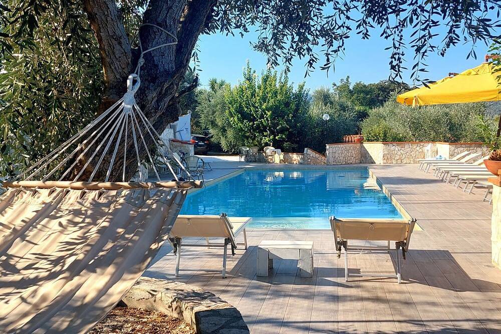 Appartamento indipendente in residence con piscina in Peschici, Peschici e dintorni