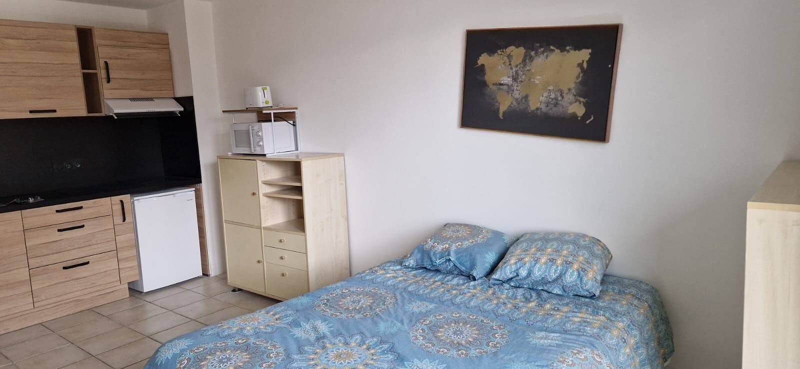 Ganzes Studio, Studio-Apartment 'Moderne Évian, See- und Thermenblick' mit Balkon und Wlan in Évian-les-Bains, Thonon-les-Bains und Umgebung