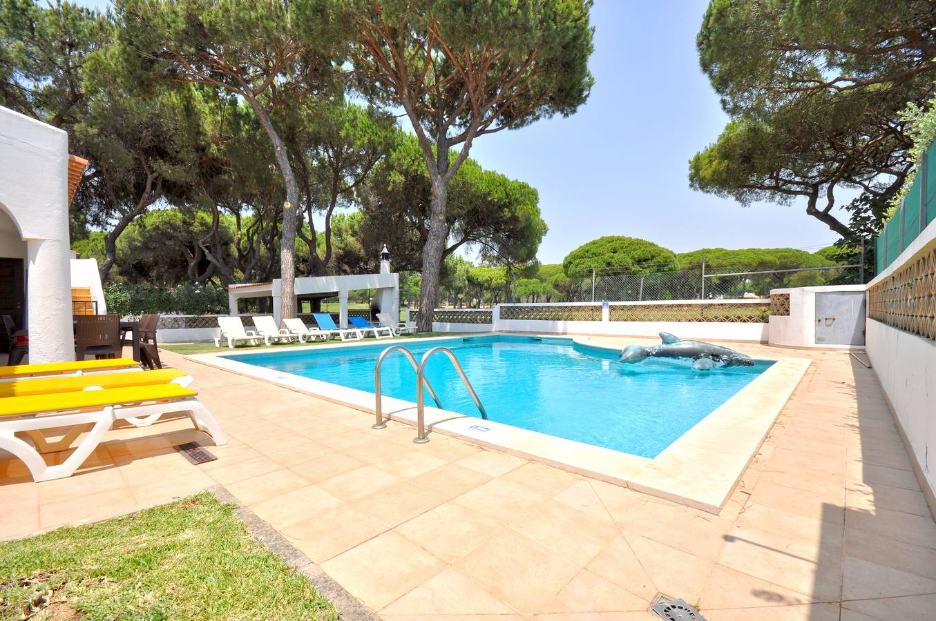 Golf facing walking distance to Centre private pool air conditioning and wifi in Quarteira, Faro District