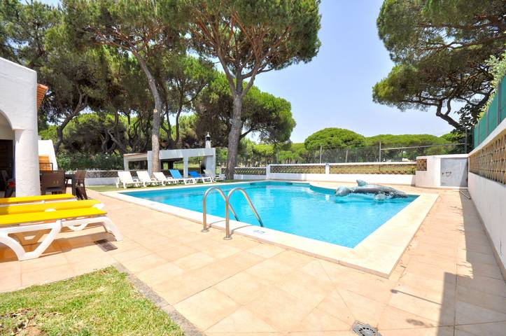 Golf facing walking distance to Centre private pool air conditioning and wifi in Quarteira, Faro District