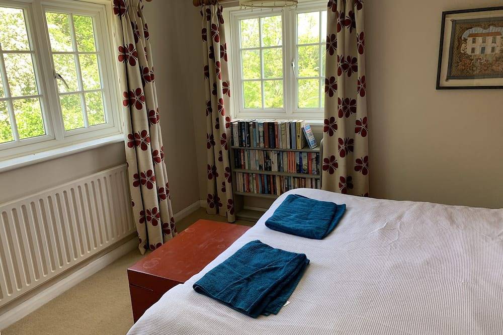 Delightful family house in village in the heart of the Goodwood estate in Lavant, South Downs