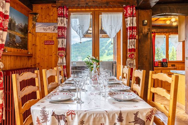 Chalet 'La Rose Des Vents 8-9 Pers' avec vue sur la montagne et balcon in Les Gets, Les Portes du Soleil