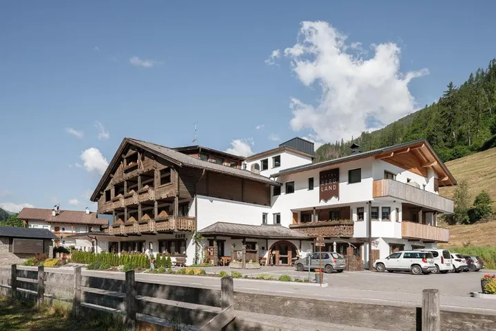 Hotel für 3 Personen, mit Pool und Sauna sowie Garten und Whirlpool, kinderfreundlich - 1