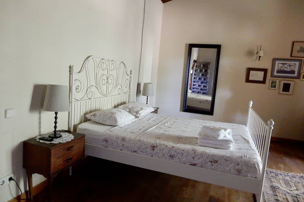 Finca de 3 has vallada, con casona  de dos plantas y caballerizas con pista doma in La Adrada, Provincia de Ávila