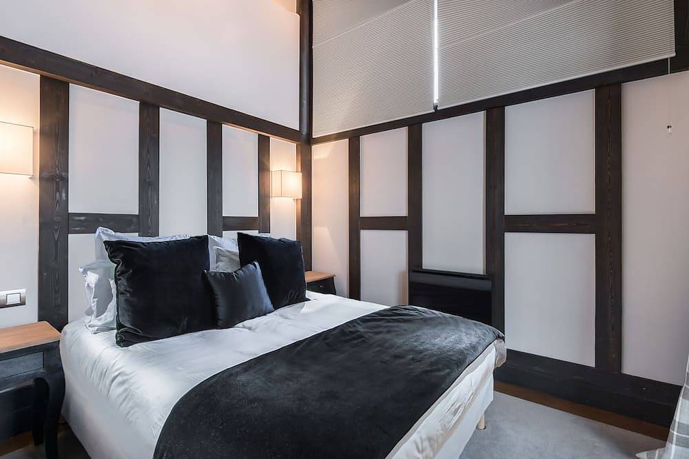 Entire apartment, Stylish central apartment with fireplace and parking in Courchevel in Courchevel 1650 (Moriond), Saint-Bon-Tarentaise