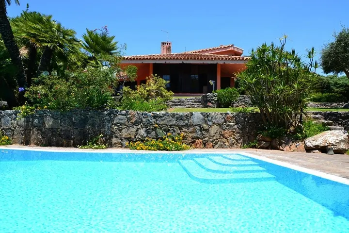 Alojamiento y desayuno para 3 personas, con vistas además de jardín y piscina - 1