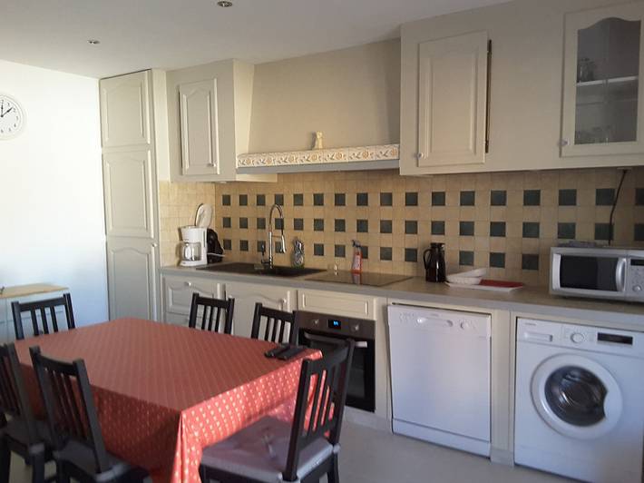 Gîte pour 6 personnes, avec terrasse ainsi que jardin et piscine dans le Var - 3