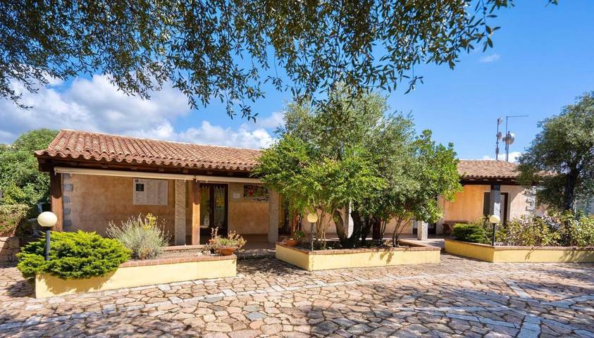 Appart’hôtel pour 4 personnes, avec piscine ainsi que vue et jardin, animaux acceptés