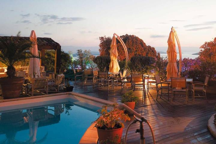 Hôtel pour 5 personnes, avec vue ainsi que balcon et piscine