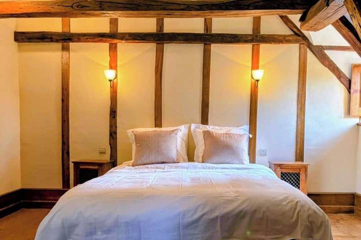 Ce magnifique château spacieux peut accueillir 23 personnes 10 chambre in Saint-Sornin-Lavolps, Région de Brive-la-Gaillarde